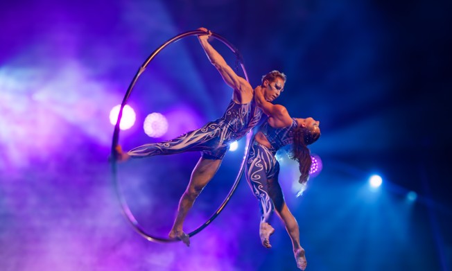 Cirque Musica Holiday Wonderland